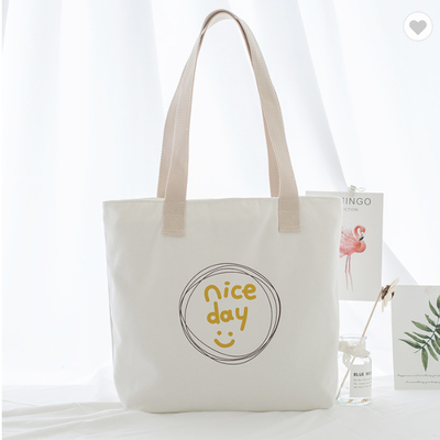 Un bon prix. Un sac en coton Calico 6 oz pour faire du shopping en ligne