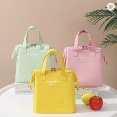 Un bon prix. Sac à main à l'isolation de couleur douce Cooler Bag Thermal Bento Box Carry Bag avec impression personnalisée en ligne