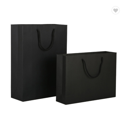 Un bon prix. ODM Matte Lamination Sac en papier Emballage Logo personnalisé Sac de magasinage noir en ligne