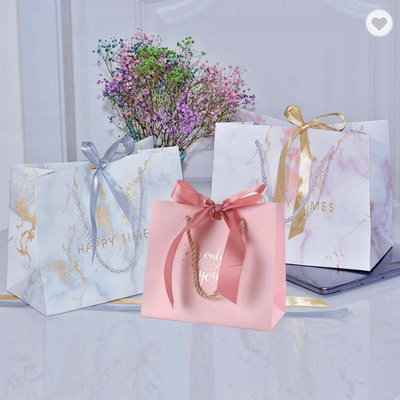 Un bon prix. CMYK petit ruban de mariage poignée sacs cadeaux Merci Sac en papier 300gm en ligne