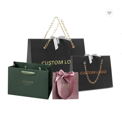 Un bon prix. Emballage de sacs en papier PMS imprimés sur mesure pour le commerce de détail en ligne